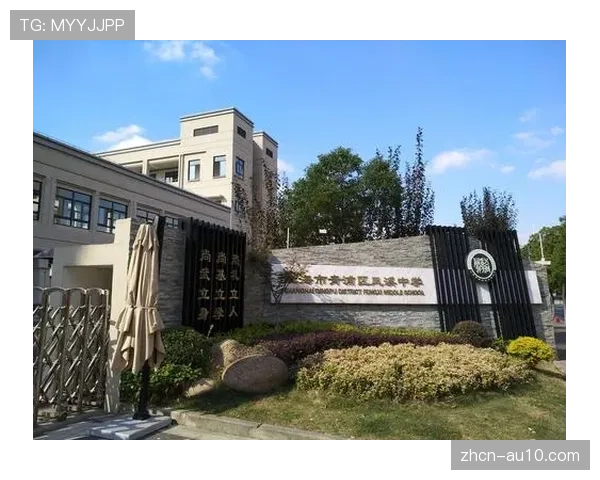 凤溪中学校园篮球联赛决赛现致命绝杀,六年级生方子浩三分绝杀引爆全场 凤溪中学校园篮球联赛决赛现致命绝杀,六年级生方子浩三分绝杀引爆全场