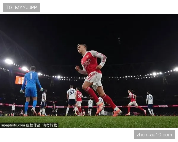 十人切尔西1-1逼平阿森纳，查洛巴破门梅里诺救主，枪手多打一人未取胜
