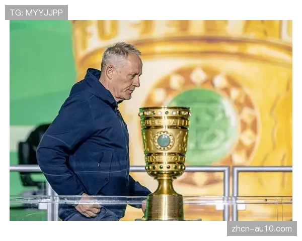 德甲历史博物馆巡展，珍藏奖杯唤起球迷记忆